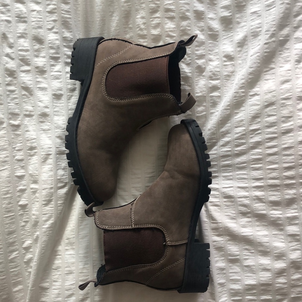 Lookalike blundstones 👏🏼